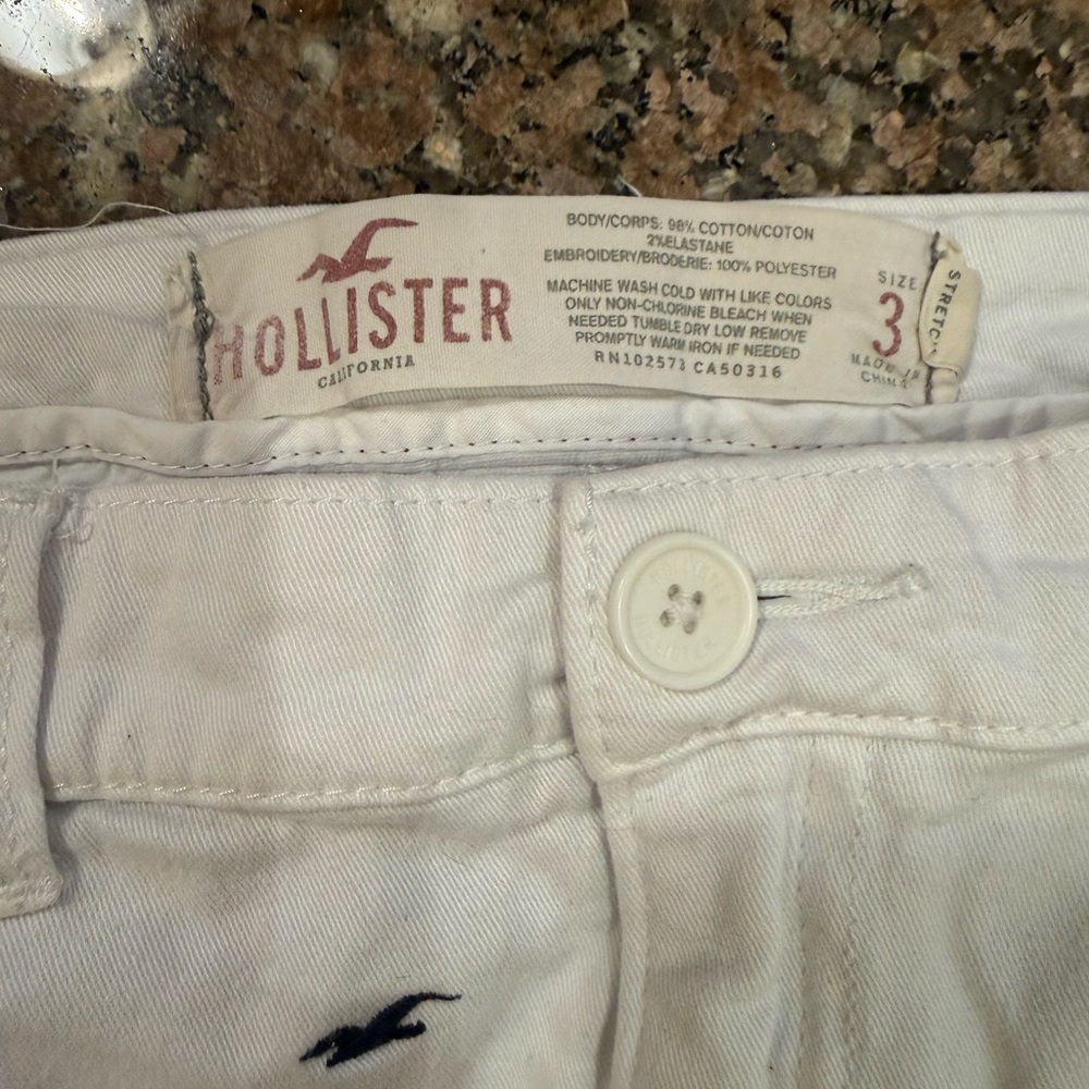 Hollister Cream Mini Skirt‎ with Navy Details - Picture 2 of 3